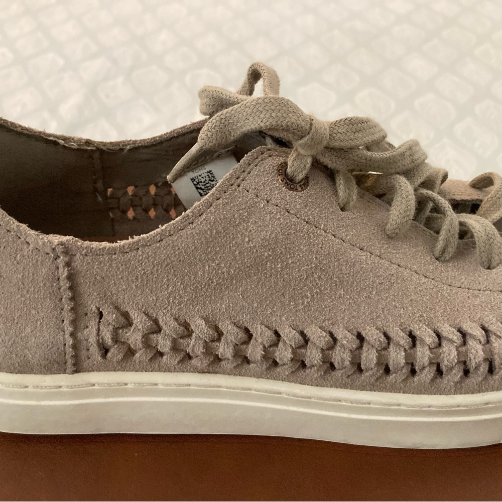 Sneakers - Picture 3 of 4